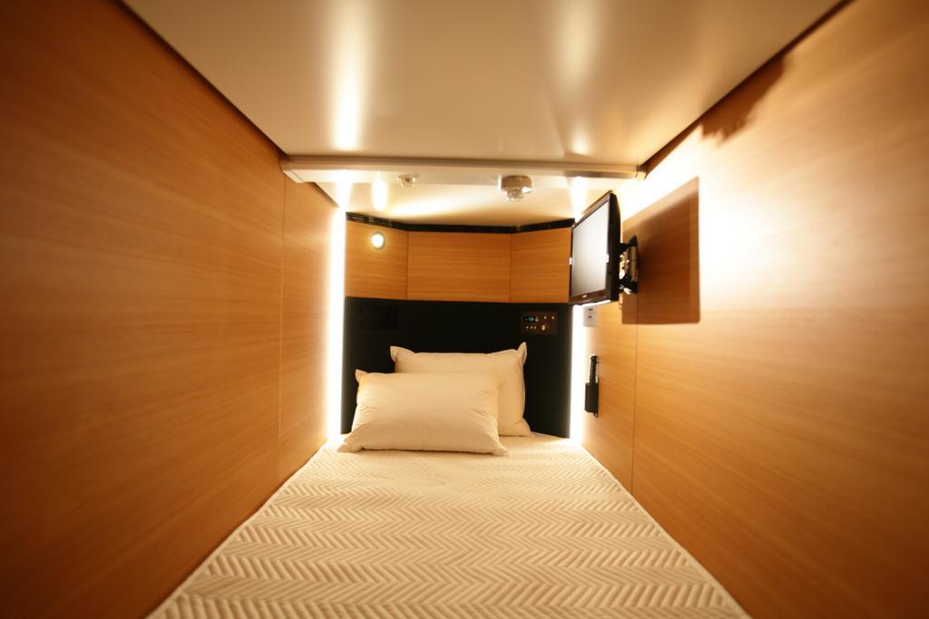 New Japan Capsule Hotel Cabana Осака Стая снимка