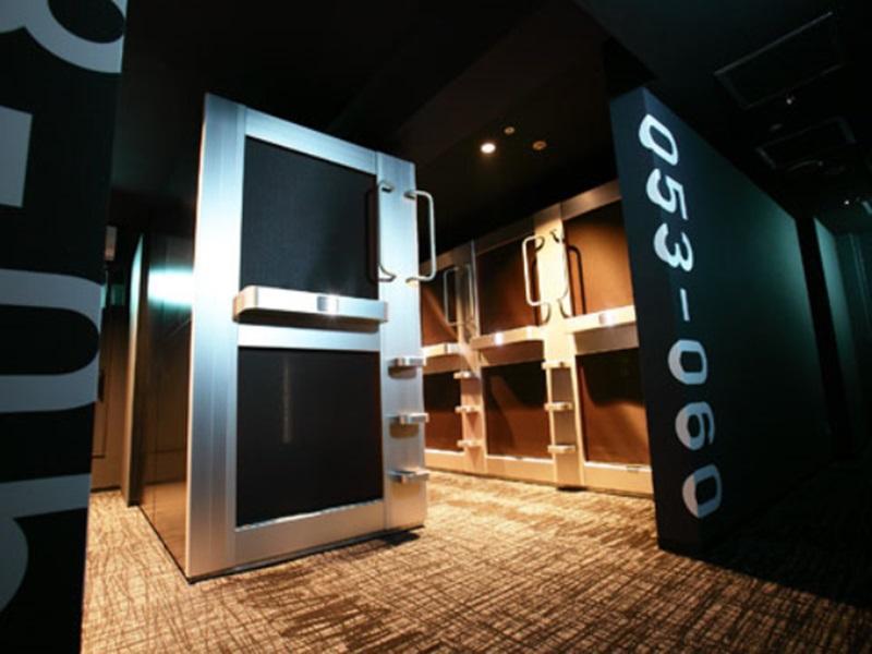 New Japan Capsule Hotel Cabana Осака Екстериор снимка