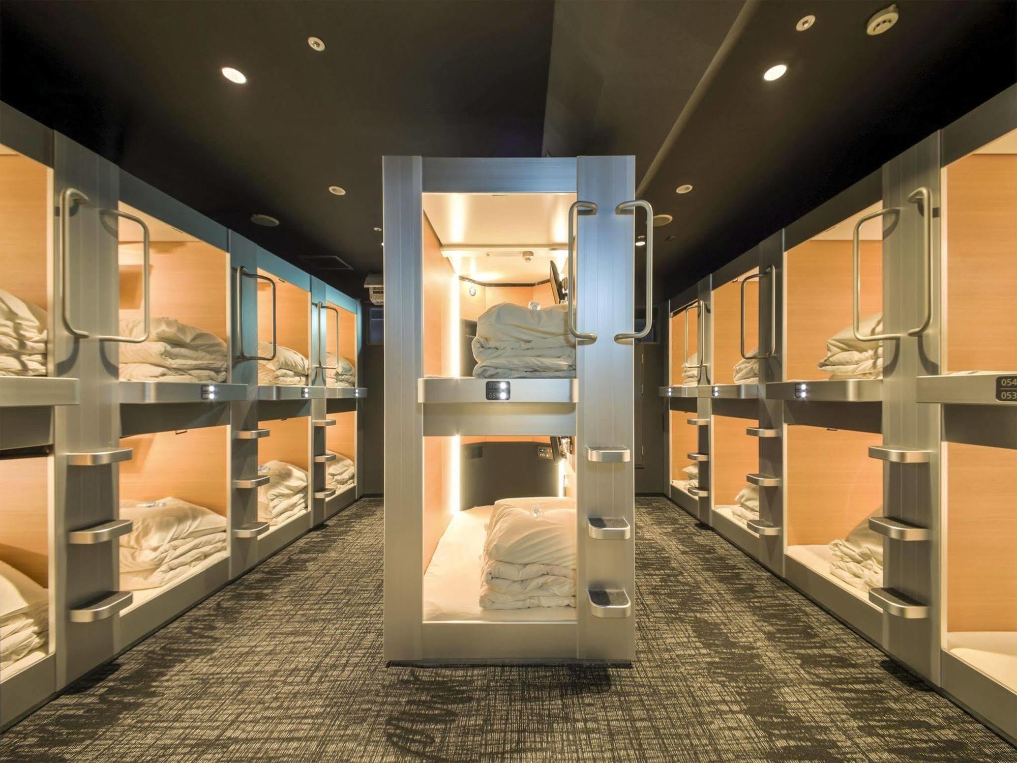 New Japan Capsule Hotel Cabana Осака Екстериор снимка