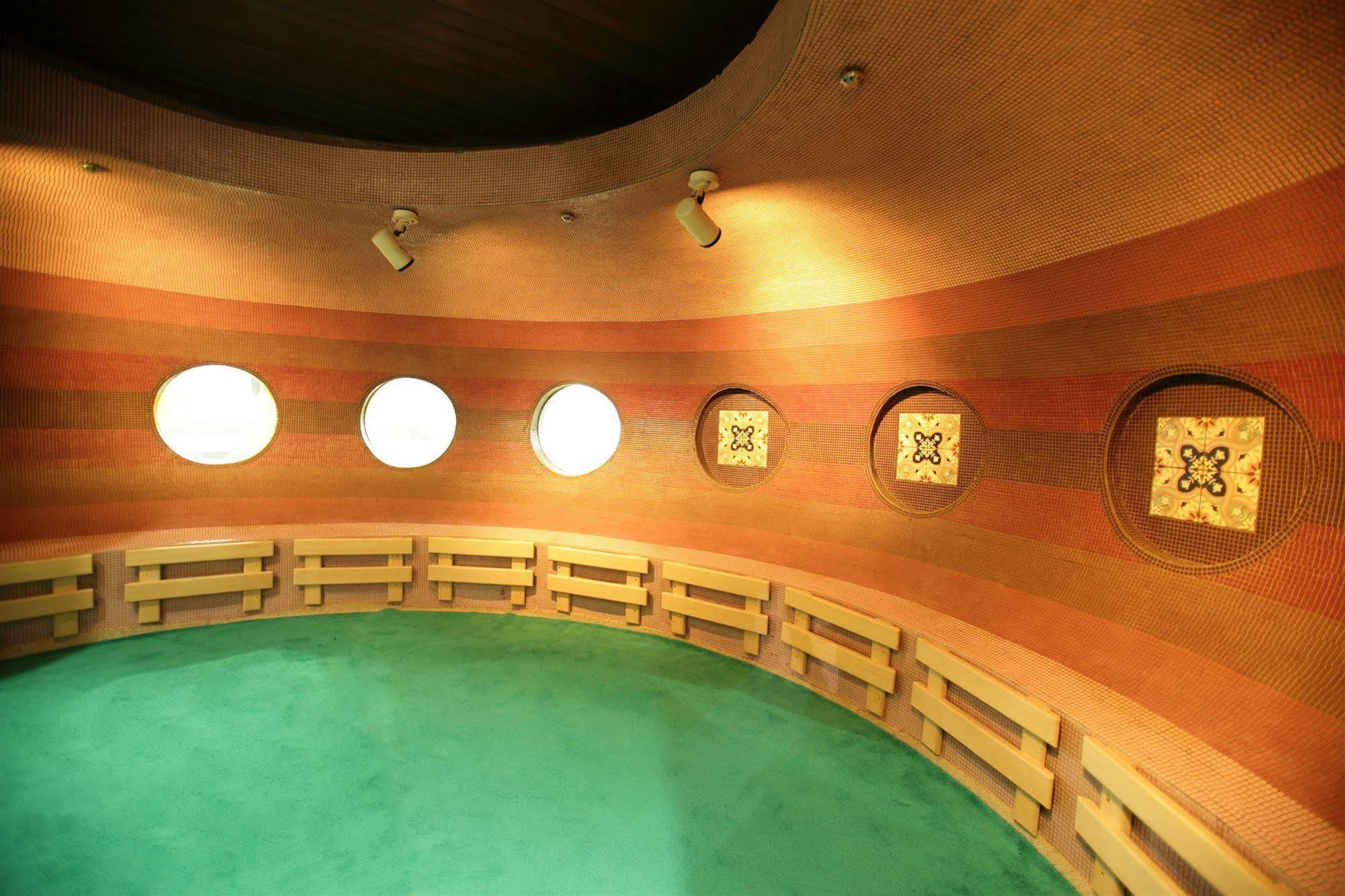 New Japan Capsule Hotel Cabana Осака Екстериор снимка